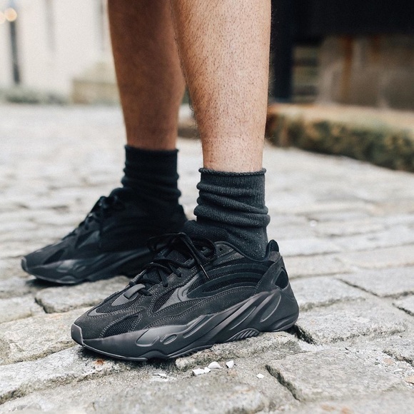 Adidas Yeezy Boost 700 V2 Vanta - Picture 2 of 15